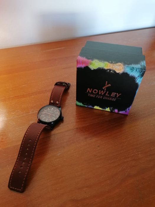 Relógio Masculino Novo em couro castanho