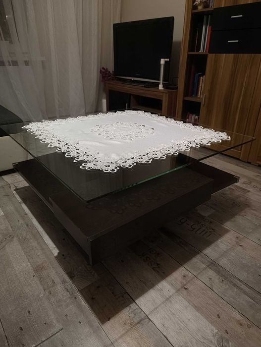 Nowoczesny szklany stół