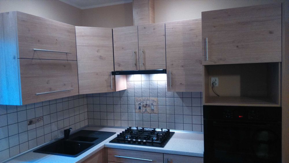 Stolarz , Usługi stolarskie , Meble na wymiar ,