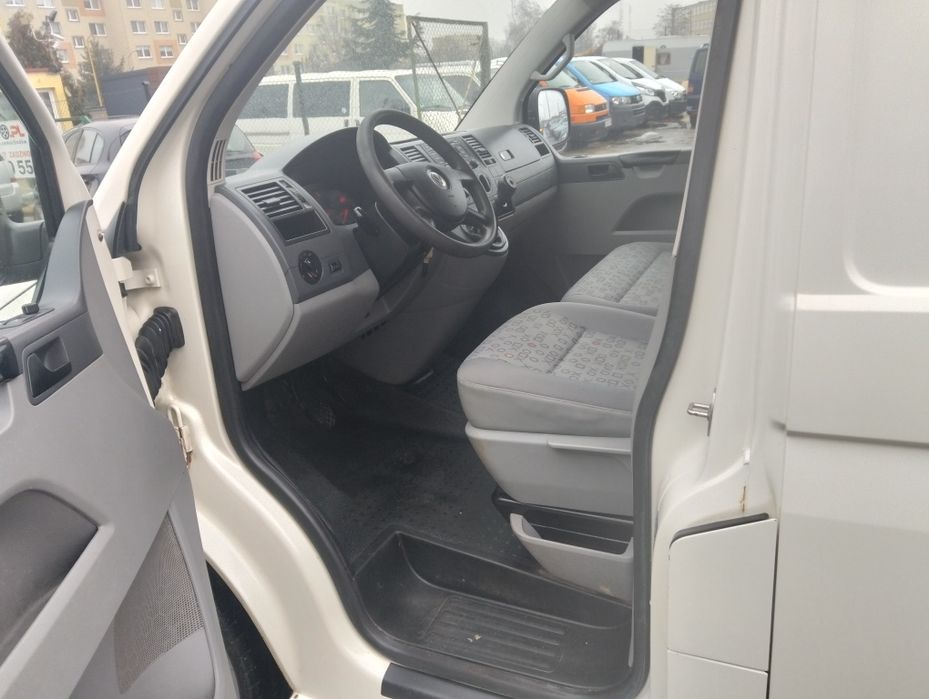 Volkswagen T5 sprowadzony z Niemiec 3 osobowy klima