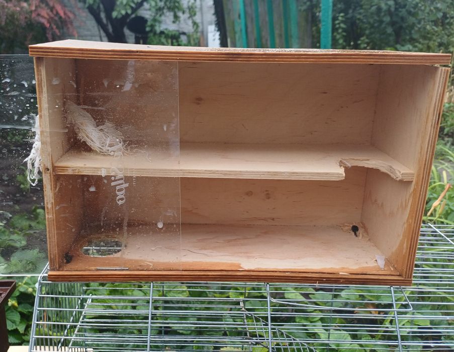 Продам клетку для животных с домиком.