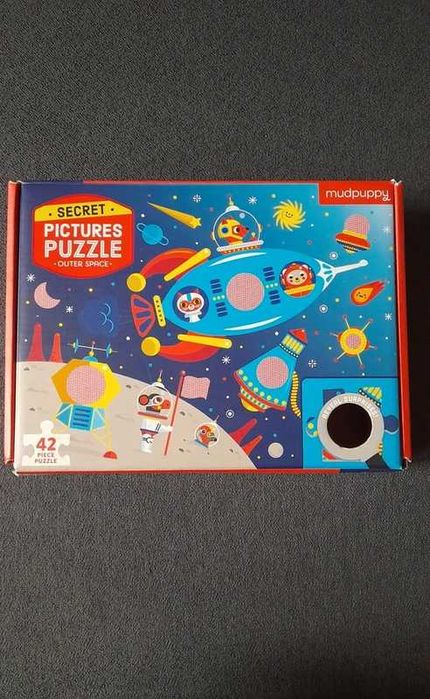 Puzzle kosmos z magiczną lupą.