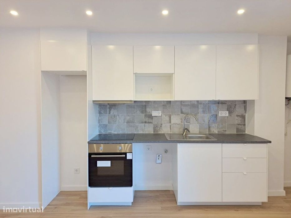 Apartamento T2 para venda em Amadora - Lisboa