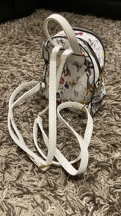 Vendo mochila floral