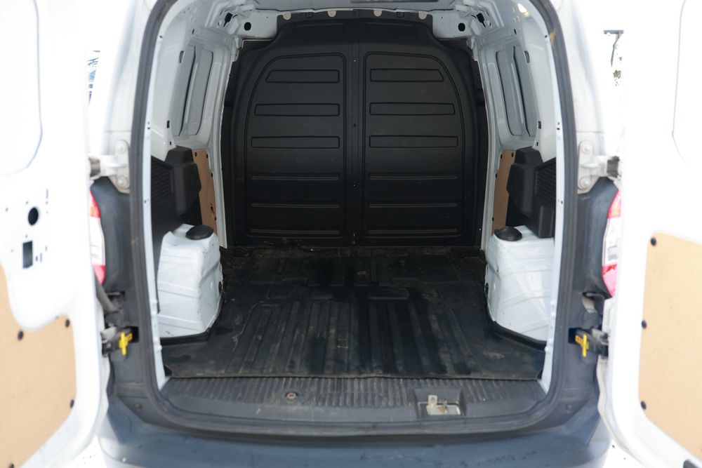 Wynajem dostawczaka blaszaka Ford Transit Courier