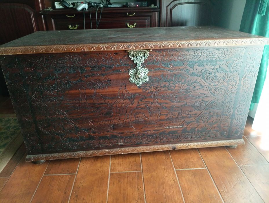 Arca de madeira praticamente nova