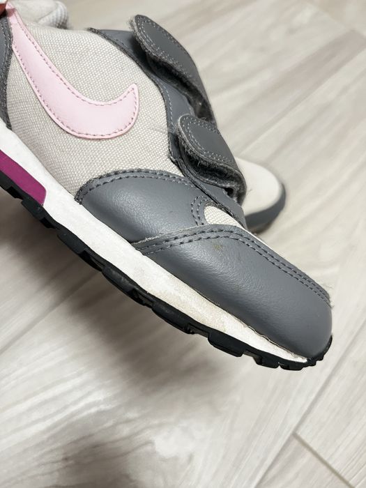 Nike  сіро-рожеві  32 р