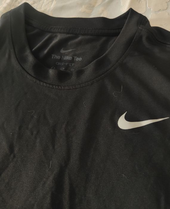 T-shirt desportiva Nike (Tamanho S)