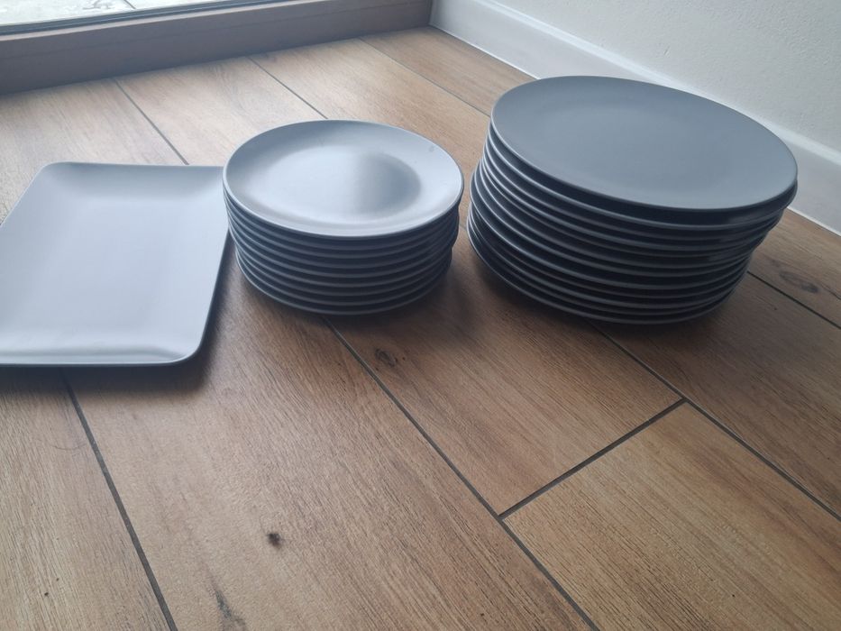 IKEA DINERA – szare matowe talerze – komplet”