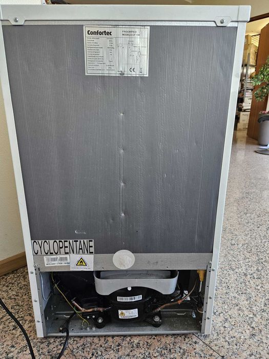 Frigorífico p peças -   COM DEFEITO - não esfria,  tem que arranjar