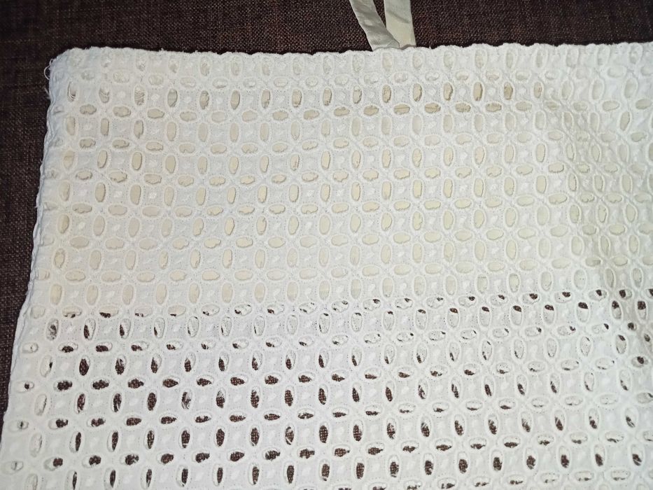 Top na ramiączkach, haftowany, biały