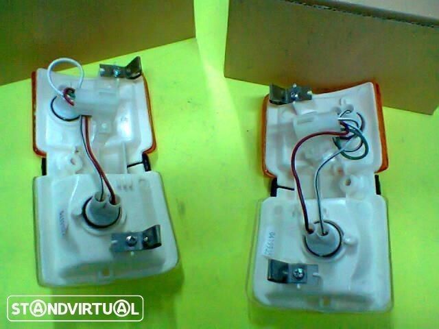 farolins frente Mitsubishi L300 caixa aberta (novos)