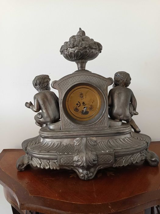 Vendo relógio de mesa antigo feito em Italia