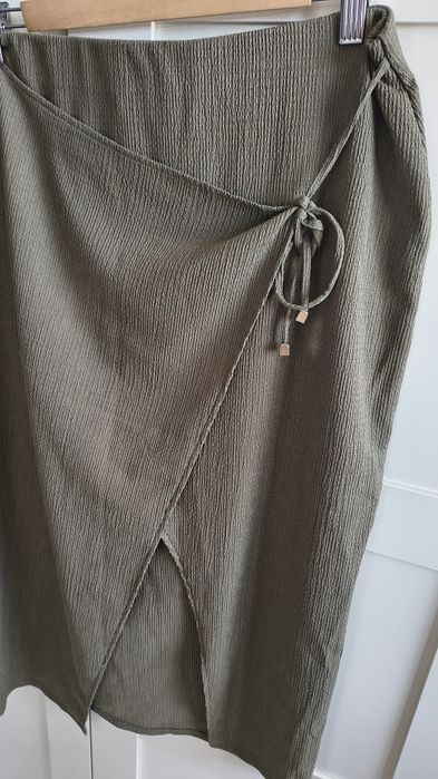Kopertowa spódniczka midi khaki H&M z wiązaniem L