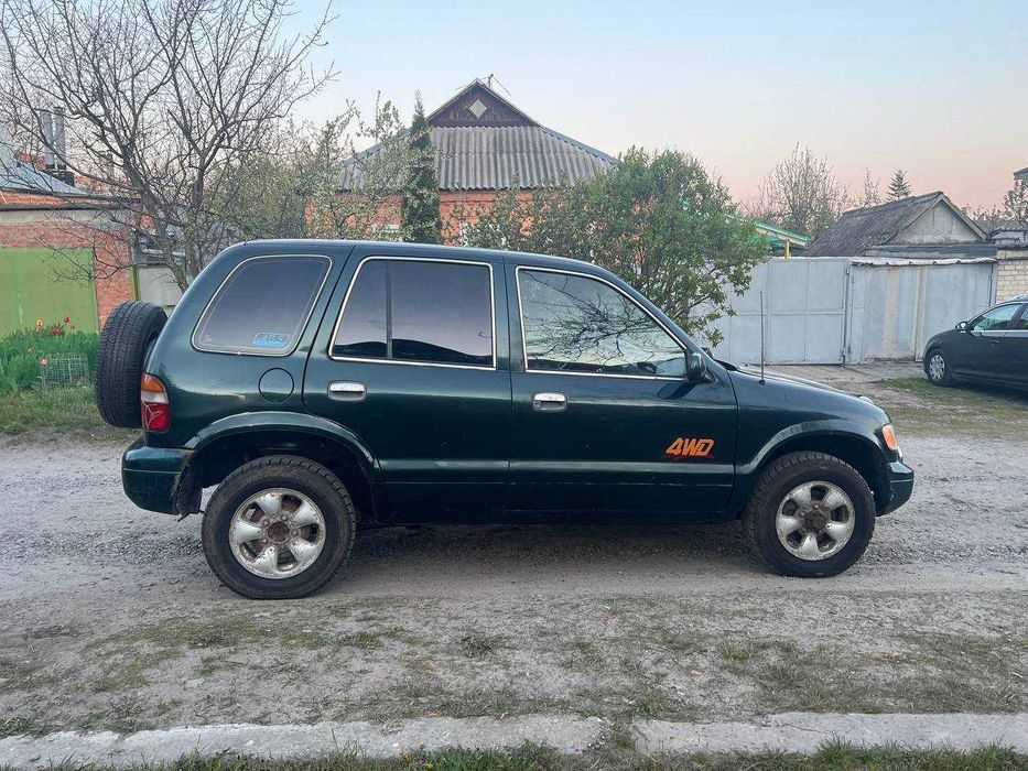 Продам КIA Спортедж 1996 року на повному ходу.до ноября по техпаспорту 2700дол