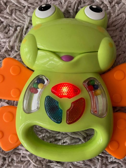 grająca żaba, grzechotka