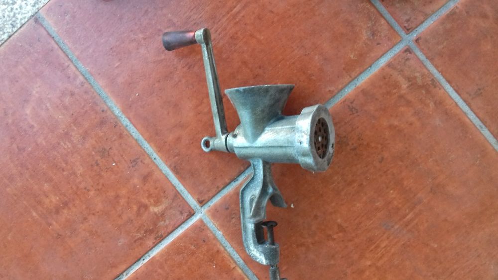 Utensílio para ralar carne