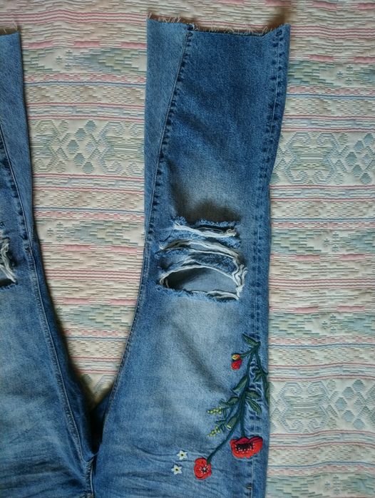 Літні джинси для вагітних 44 розмір з дирками і вишивкою
