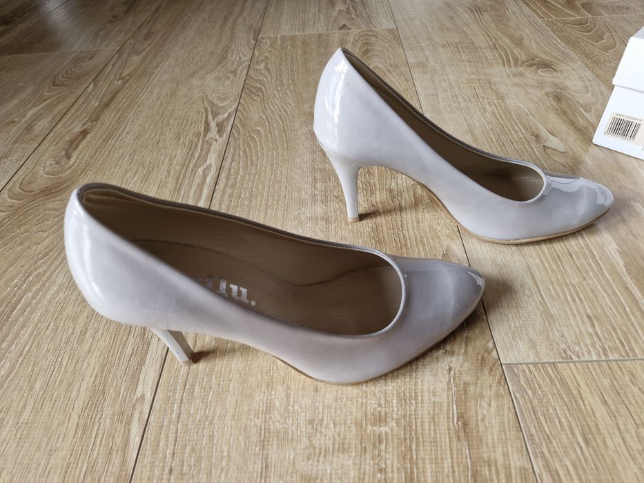 Buty na obcasie 38