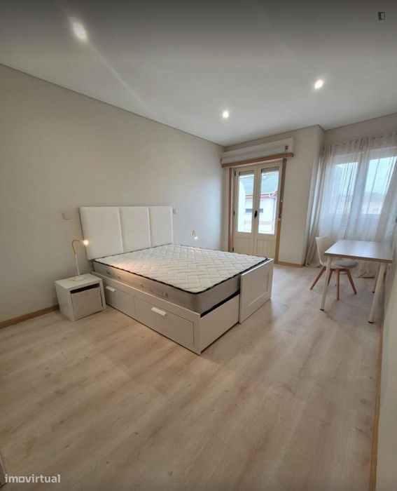 Quarto - localizado em Paranhos Porto