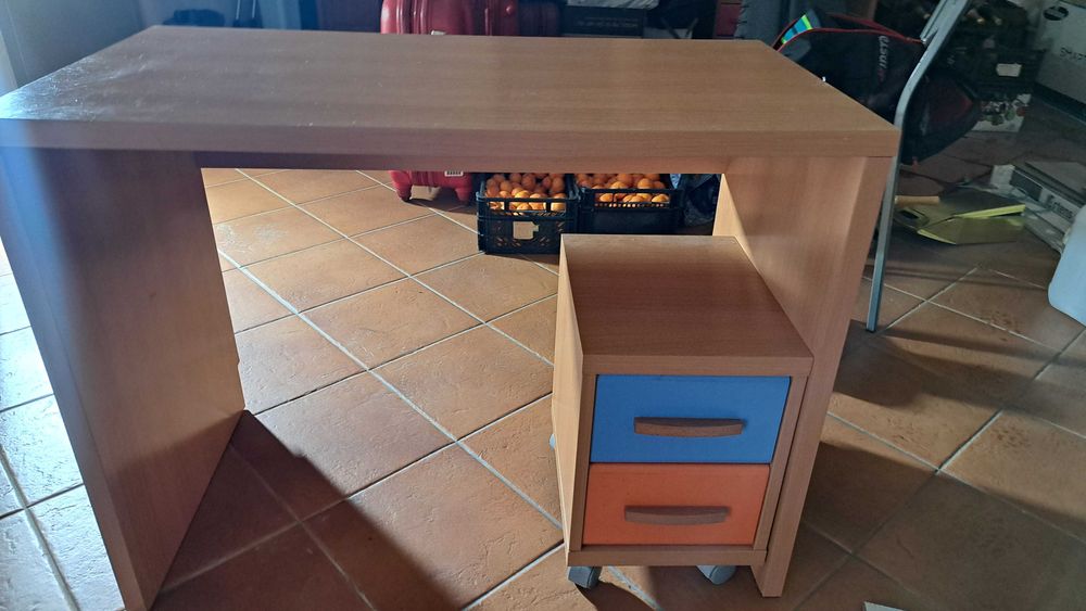 escravaninha 1,01 metros de largura e 54 cm de cumprimento