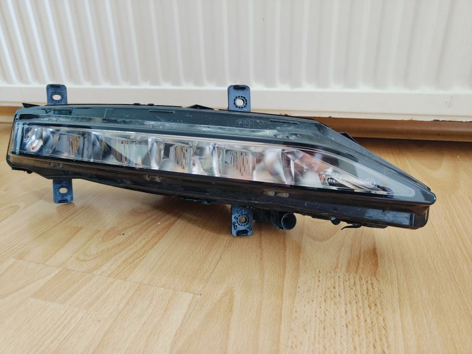 Skoda Superb 3 lift lampa halogen LED prawa