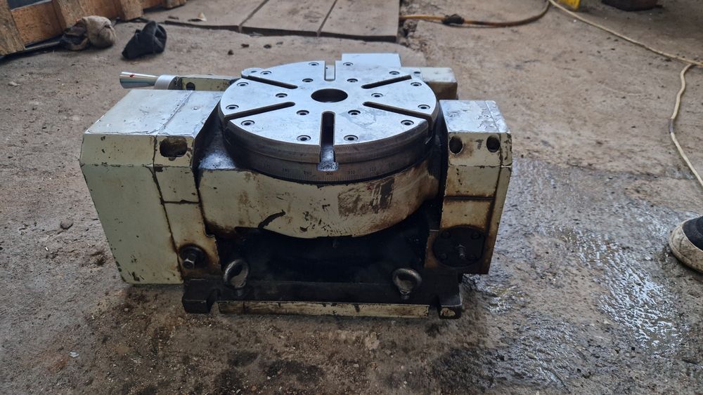 Stół uchylno-obrotowy do frezarki