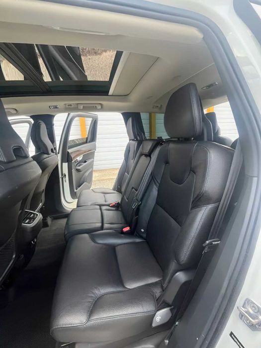 Volvo XC90 T5 Momentum      2019