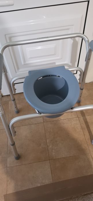Cadeira sanitária para ajuda