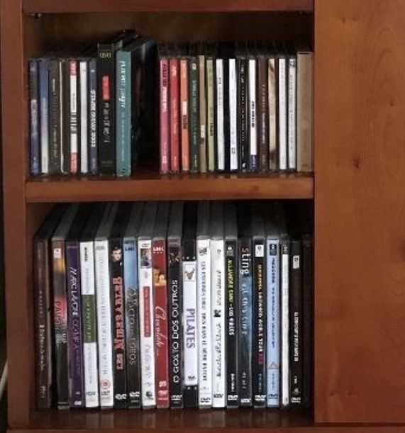 Coleção com 225 títulos de CDs