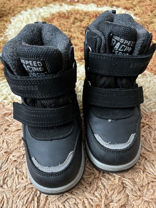 Продам зимове взуття 24