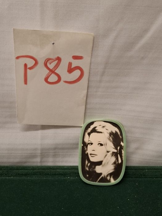 Lusterko z Brigitte Bardot prl