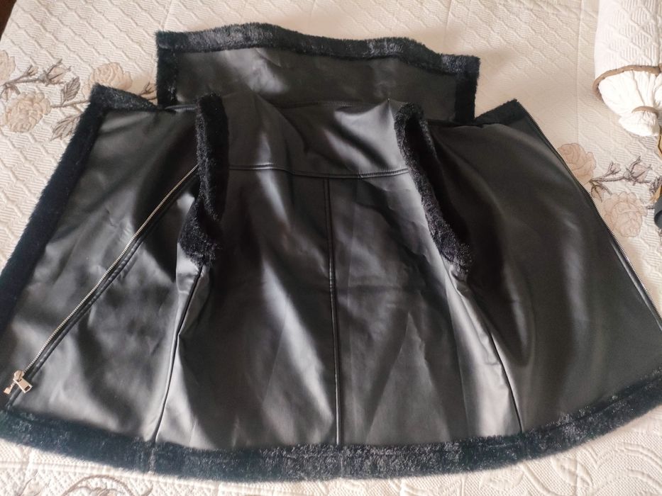 Colete de veludo e couro sintético