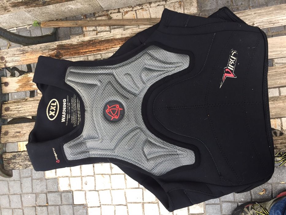 Colete da famosa marca Mystic ,para desportos mauticos xxL