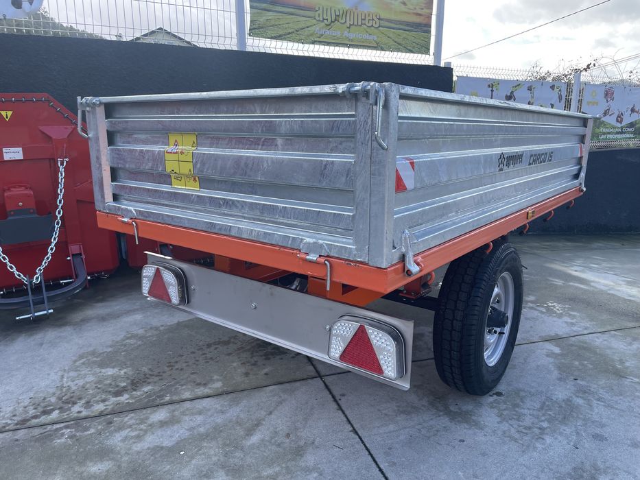 Reboque/atrelado para trator com matricula
