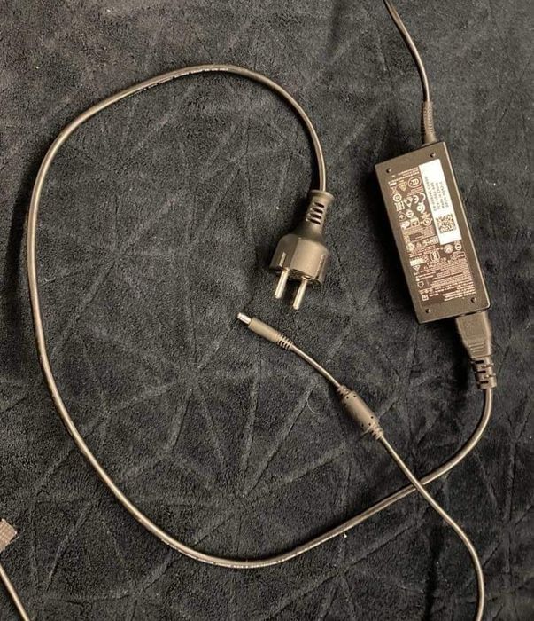 Laptop Dell inspiron 5570 + ładowarka bialy