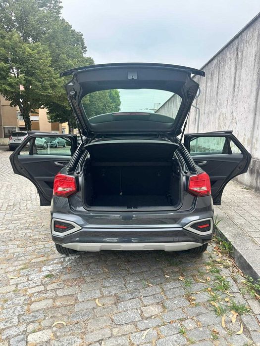 AUDI Q2 30 TFSI em muito bom estado