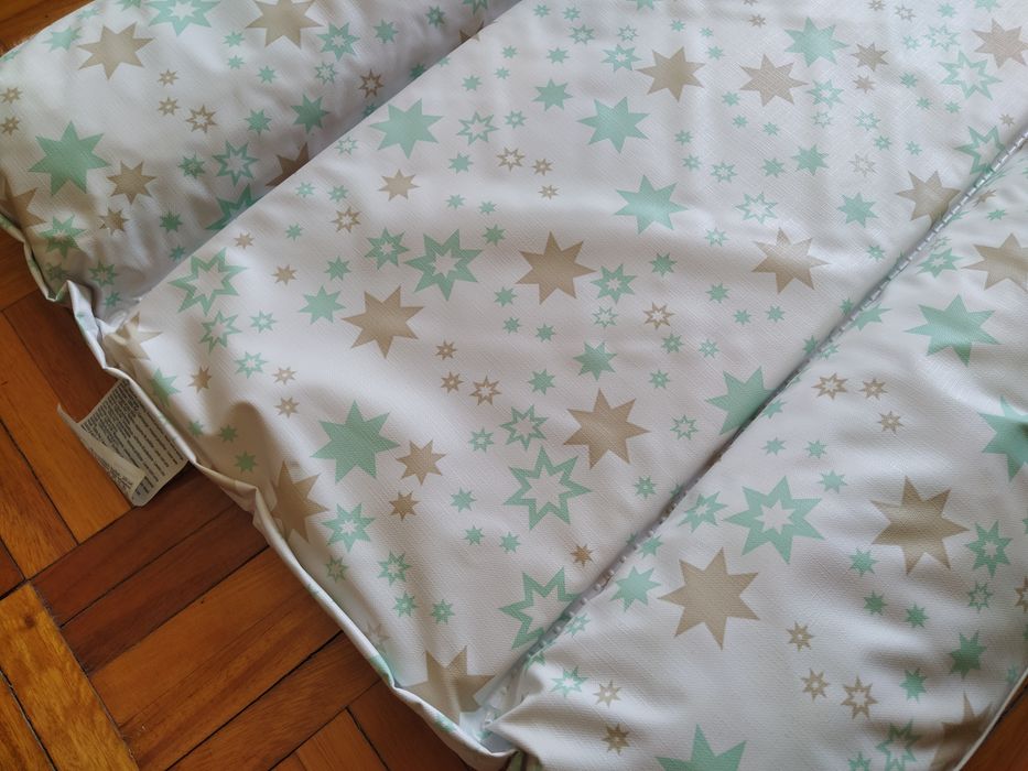 Conjunto de bébé. Colchao de berco e fraldario
