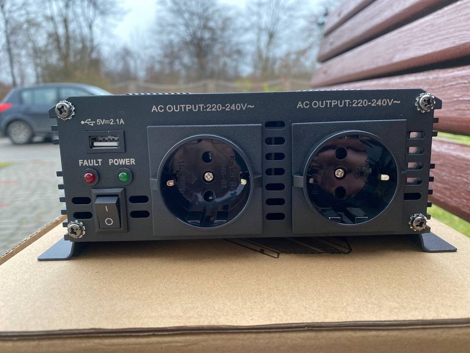 Інвертор автомобільний