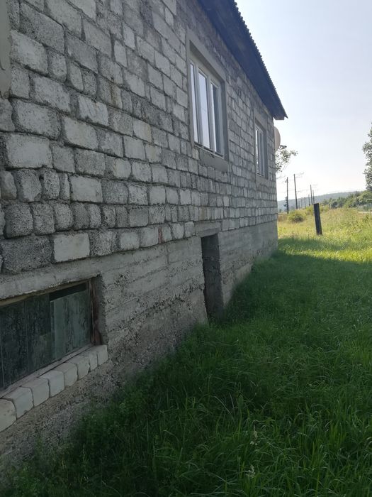 Продається будинок  зв'язку з виїздом за кордон.