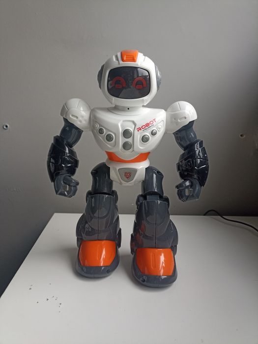Robot zabawka interaktywna
