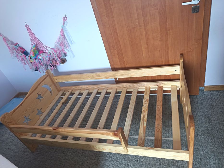 Łóżko dziecięce drewniane