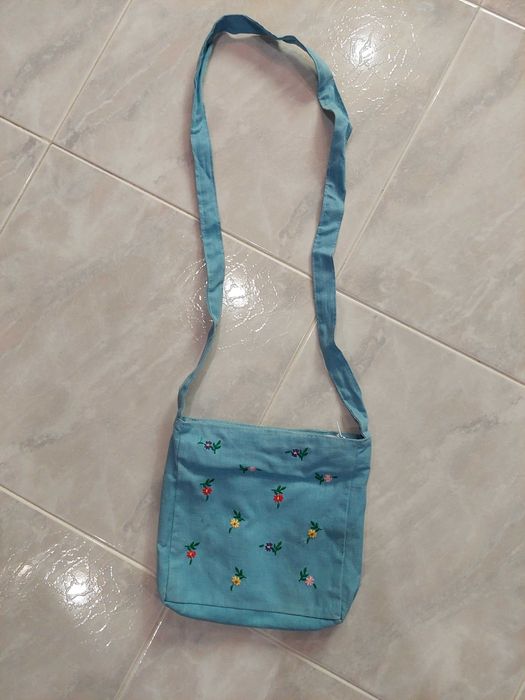 pequena mala de menina