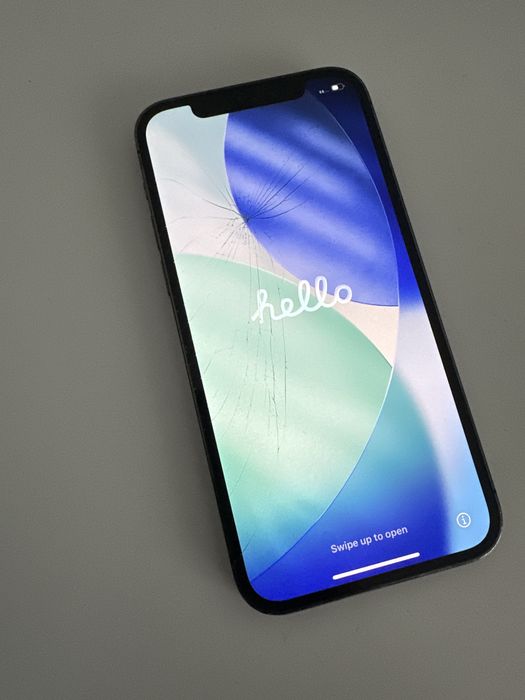 Iphone 12 pro com 128GB com o ecrã partido mas com otimo funcionamento