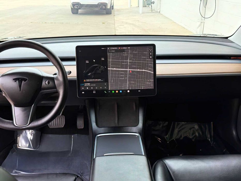 Tesla Model 3 Long Range      2022