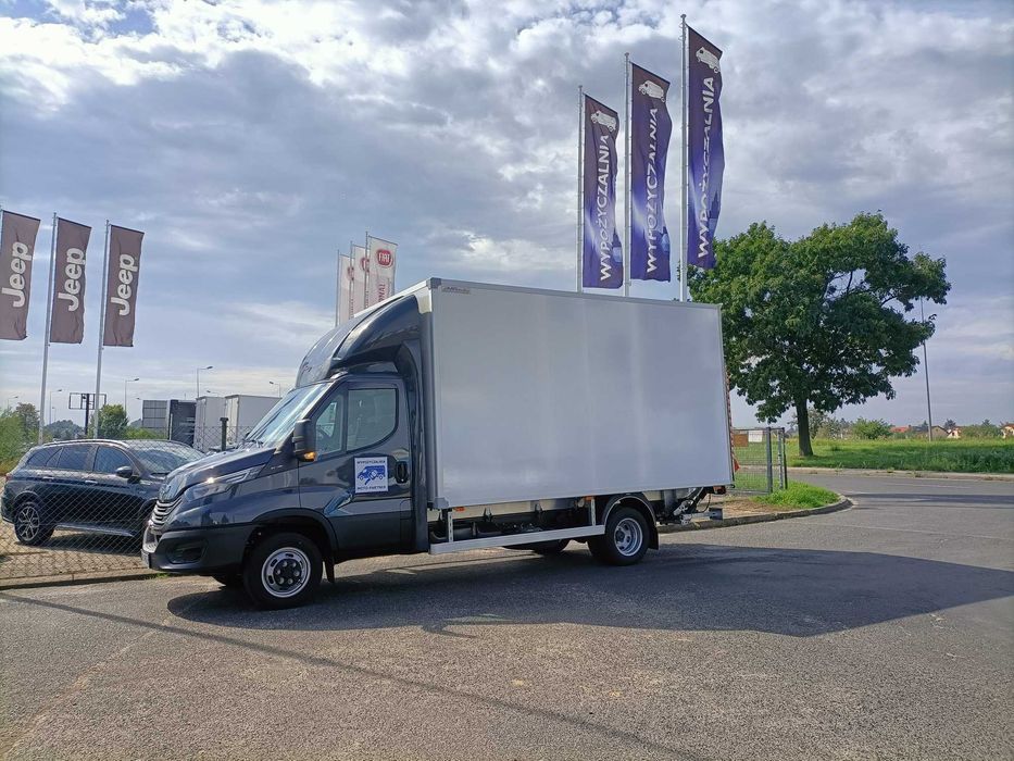 Wynajem busa z windą Iveco Daily Wypożyczalnia LEGNICA
