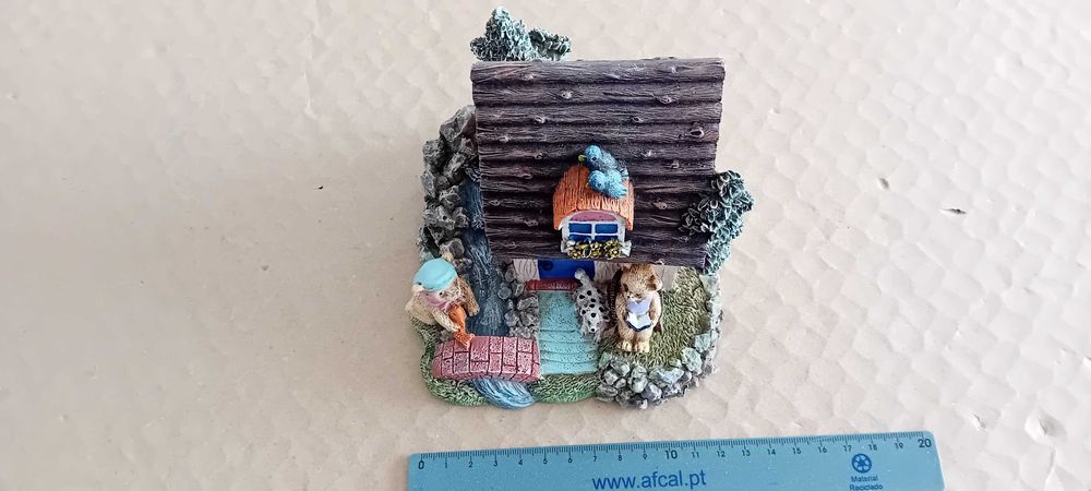 Mealheiro em forma de casa inglesa