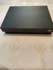 Xbox One X (1TB) + 10 gier