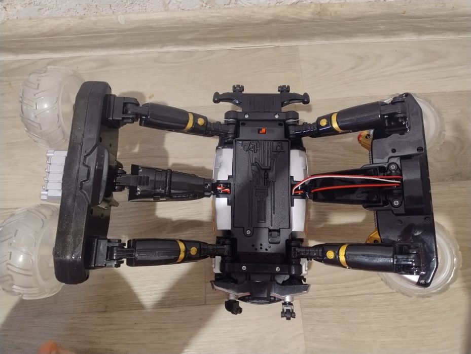 Продам машинку робот трансформер. Ціна з комісією ОЛХ.