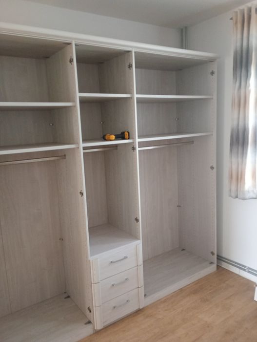 Duża solidna szafa 250cm